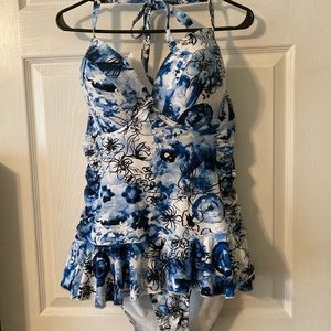 NWOT beautiful plus size one-piece w/ruffle